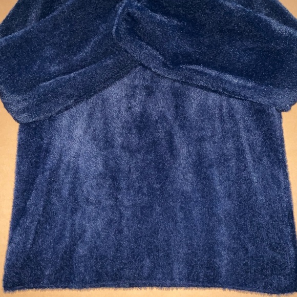 Women's Plush Faux Fur Blue Pullover Jacket - Picture 5 of 8